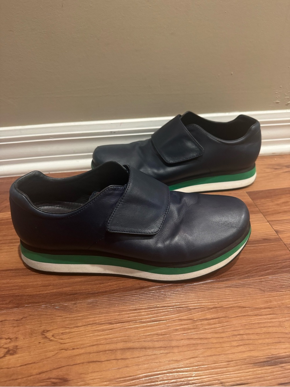 Sz 9.5 Prada Navy Blue Leather Platform Velcro Sneakers with Green Accent COA
